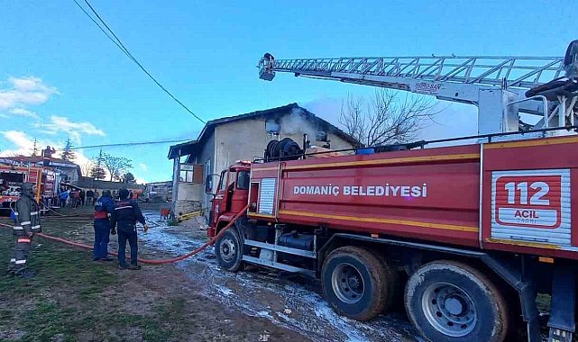 Domaniç'te çatı yangını