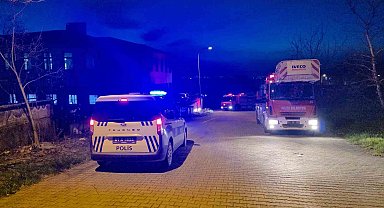 Düzce'de kuvvetli rüzgar okulun çatısını uçurdu