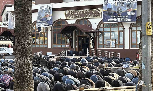 Düzce'de Ramazan bereketi camilere sığmadı