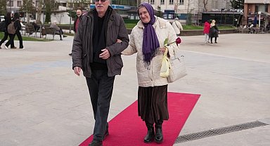 Düzce'de çiftlere özel kırmızı halı sürprizi