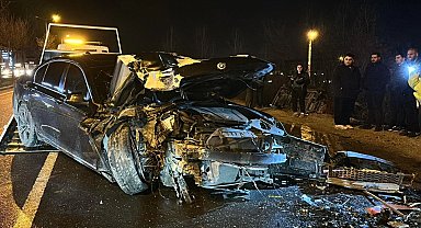 Düzce'de otomobil otobüse çarptı: 5 yaralı