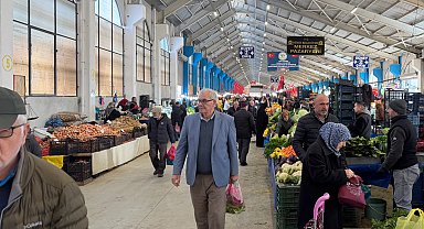 Düzce'de Ramazanın ilk gününde pazar yoğunluğu