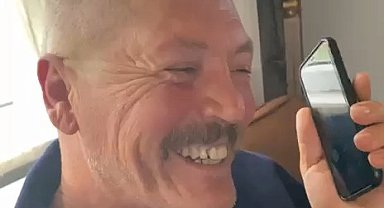 Düzceli muhtardan telefon satıcısına esprili yanıt... Kargo mu, karga mı?