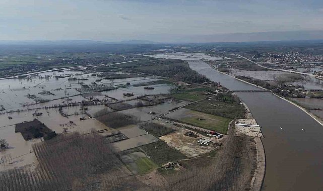 Edirne'de sular altında kalan yerleşim alanları ve çiftlikler havadan görüntülendi