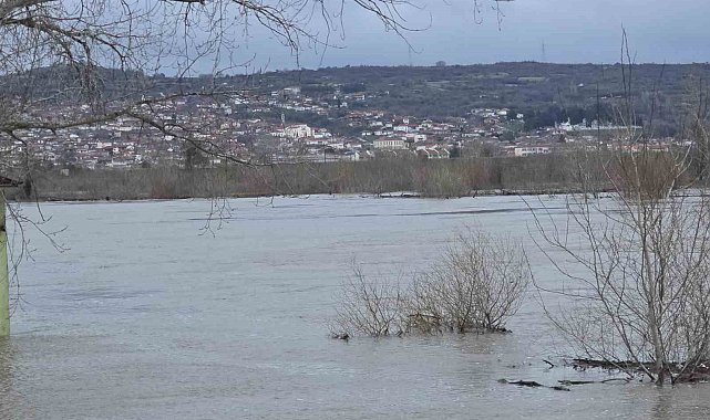 Edirne'de taşkın riski merkezde azaldı, yayılım Subaşı ve köylere kaydı