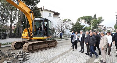 Edremit Belediyesi'nden İkizçay Mahallesi'nde yoğun yol mesaisi