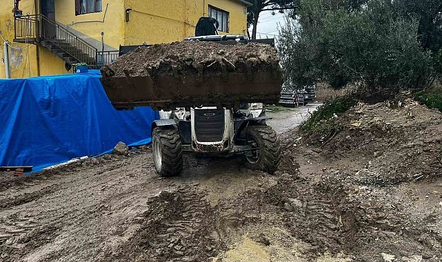 Efeler'den sağanak yağışa hızlı müdahale
