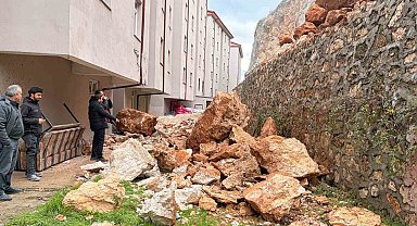 Eğirdir'de yuvarlanan kayaların tehdit ettiği bina tahliye edildi