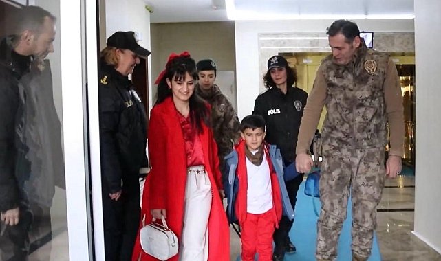 Emniyet müdüründen yürek ısıtan hareket