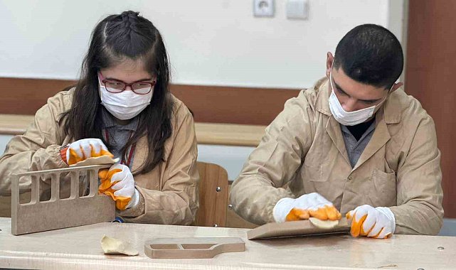 Engelleri ahşapla aşıyorlar: Siverek'te öğrencilerden sanata dokunuş
