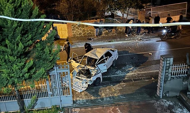 Erzin'de bahçe duvarına çarpan otomobilin sürücüsü yaralandı