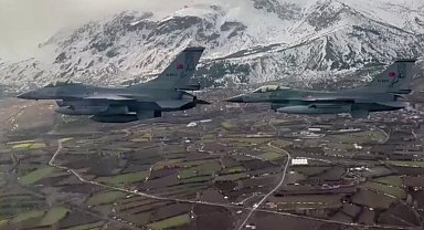 Erzincan semalarında muharip uçak geçişi