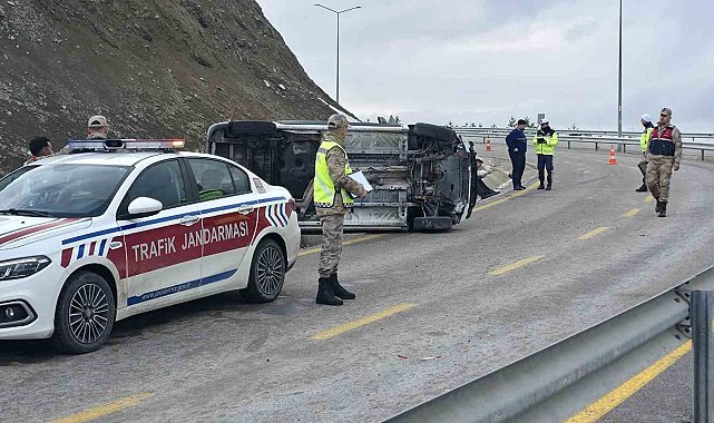Erzincan'da emniyet kemeri hayat kurtardı: 2 kişi kazayı yara almadan atlattı