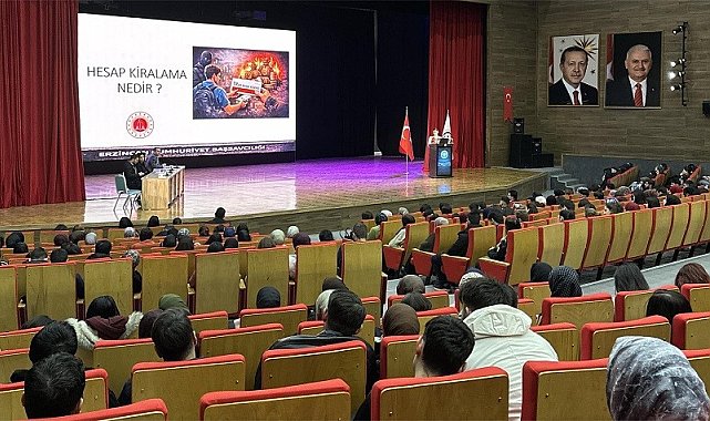 Erzincan'da siber suçlara karşı bilgilendirme paneli düzenlendi