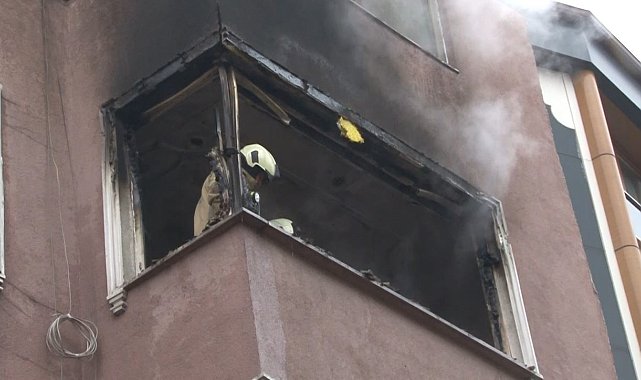 Esenler'de 4 katlı binada yangın paniği: Küle dönenen daire kullanılamaz hale geldi