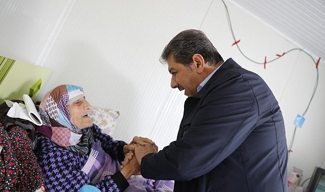 Esenler'de Sosyal Kart ile emeklilere anlamlı destek