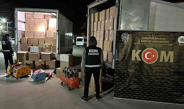 Eskişehir'de 5 milyon 800 bin makaron ve kilolarca kaçak tütün ele geçirildi