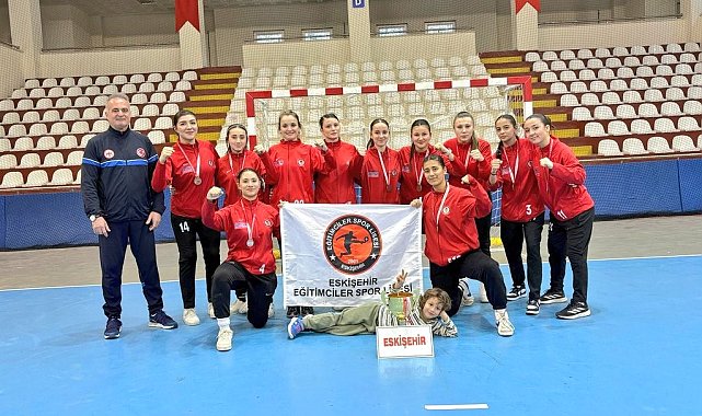 Eskişehir'deki liseden Hentbol Gençler Türkiye Şampiyonası'nda önemli başarı