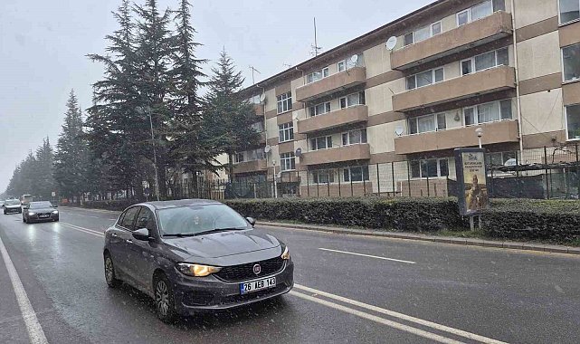 Eskişehir'e kar geri döndü