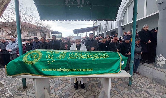 Evinden 20 kamyon çöp çıkarılan yaşlı adam son yolculuğuna uğurlandı