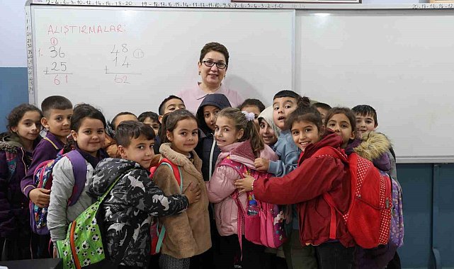 Fatma öğretmen kanseri yendi, öğrencilerine kavuştu
