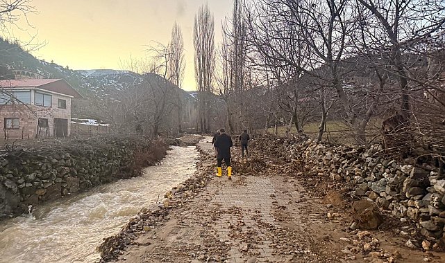 Feke'de sel ve heyelan sonrası kapanan yollar ulaşıma açılıyor