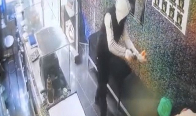 Gaziantep'te silahlı, maskeli ve biber gazlı kuyumcu soygunu kamerada