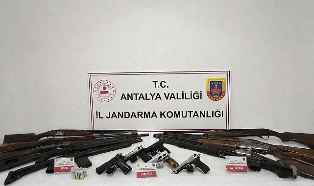 Gazipaşa'da ruhsatsız 15 silah ele geçirildi