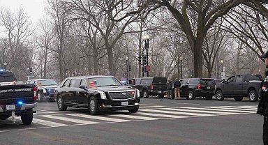 Gazze Barış Kurulu toplantısı sırasında Filistin destekçilerinden protesto: 2 gözaltı
