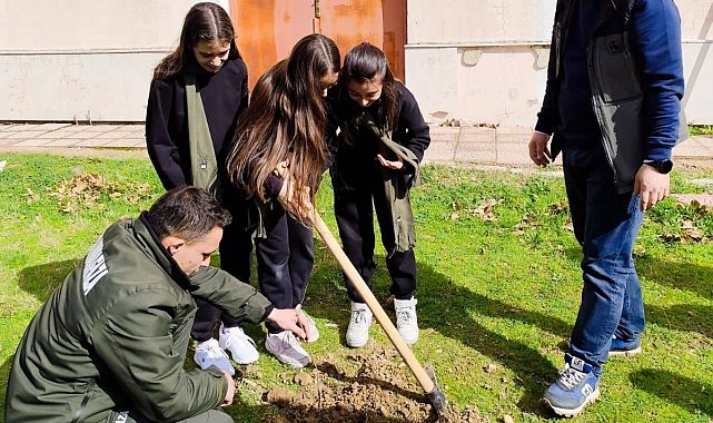 Gediz'de öğrencilerden doğaya anlamlı dokunuş