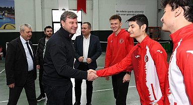 Genç sporculara moral desteği! Ertuğrul Sağlam Osmangazi'de