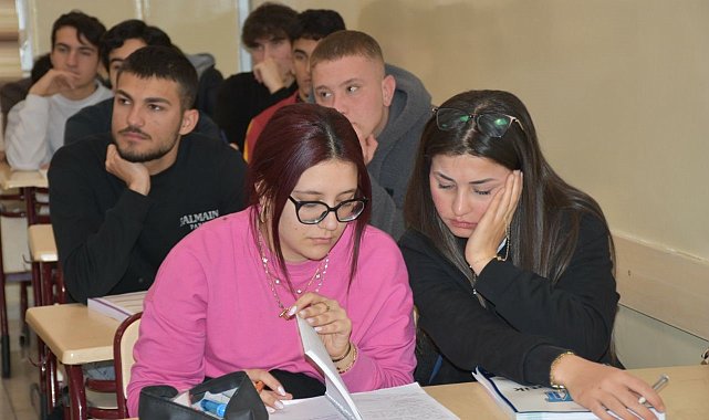 Gençler üniversite hayallerine ücretsiz kavuşuyor