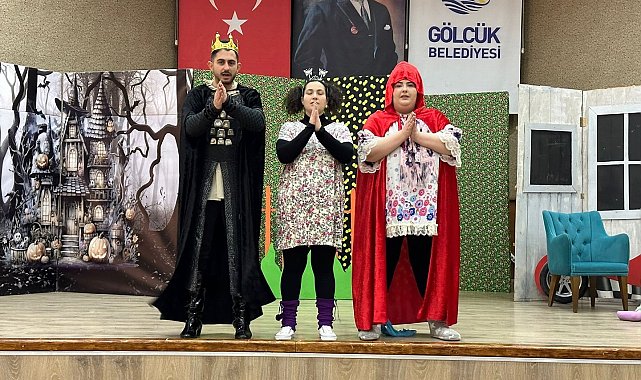 Gölcük'te çocuklar tiyatroyla buluştu