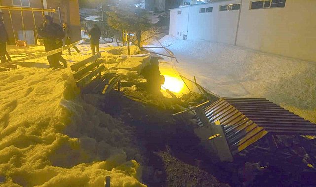 Hakkari'de istinat duvarı çöktü