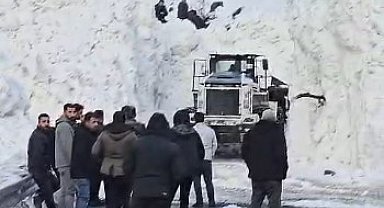 Hakkâri-Van ve Şırnak yolunda çığ alarmı