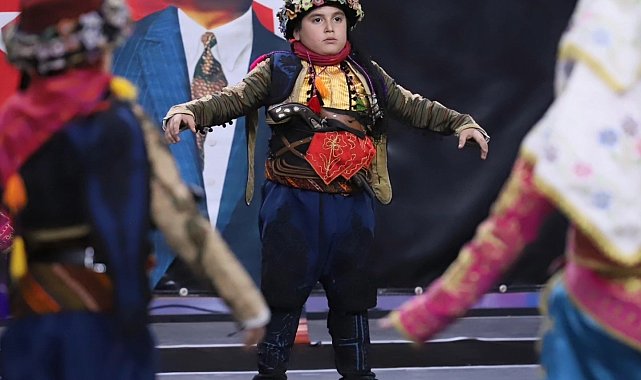Halk oyunlarında sahne okulların