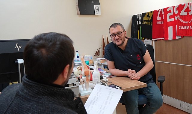 Hastaneden randevu alamayınca doktora taşlama şiir yazdı