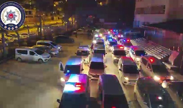 Hatay merkezli 8 ilde 'Gümrük geçişinde rüşvet' operasyonunda milyonlarca TL'lik döviz ve silah ele geçirildi