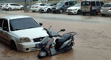 Hatay'da sağanak sele neden oldu, yollar göle döndü