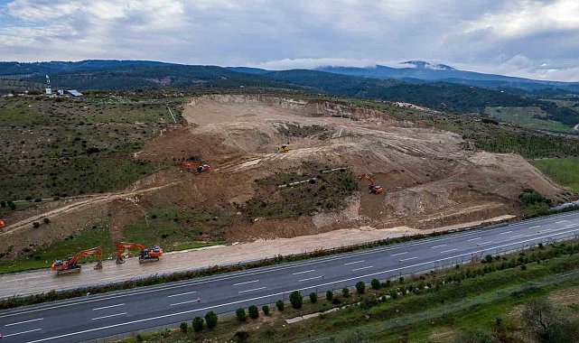 Heyelan yaşanan İzmir-İstanbul otoyolunda çalışmalar devam ediyor