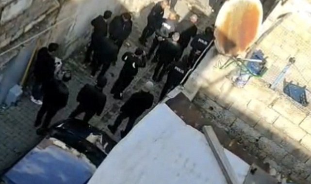 Hırsızlık için eve giren üvey kardeşin boğmaya çalıştığı kadın hastanede hayatını kaybetti