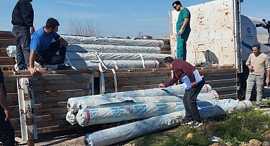 Hortumdan zarar gören üreticilere sera naylonu dağıtıldı