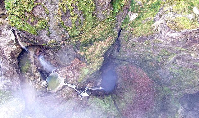 İçerisinde şelale akan Karadeniz'in en derin mağarası görenleri mest ediyor