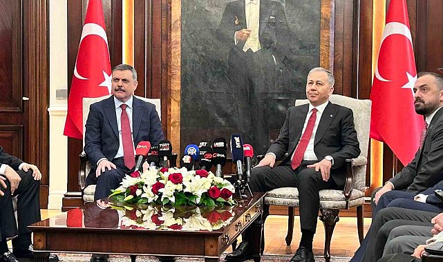 İçişleri Bakanlığında devir teslim töreni: Yeni Bakan Çiftçi, görevi Yerlikaya'dan devraldı