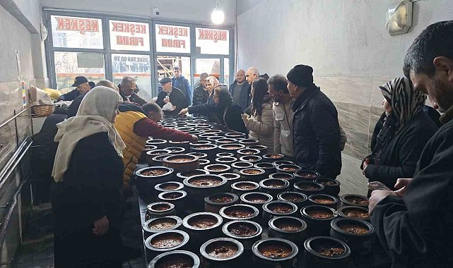 İftar sofralarının vaz geçilmez lezzeti: 8 saatte pişiyor, davul sesini duyan fırınlara koşuyor