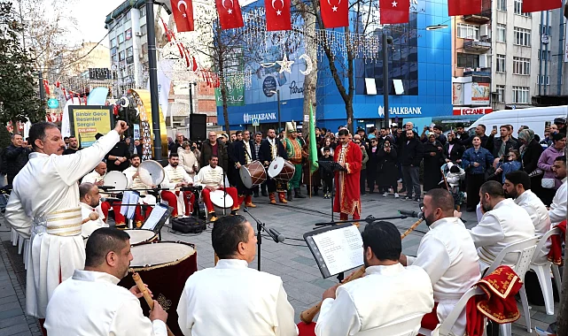 İlahi ezgiler Kocaeli Cumhuriyet Bulvarı'nda yankılandı