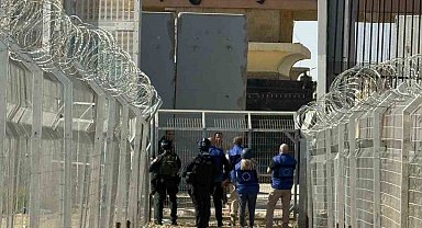 İsrail: "Refah Sınır Kapısı'nda çift yönde geçişlere yarın başlanması bekleniyor"