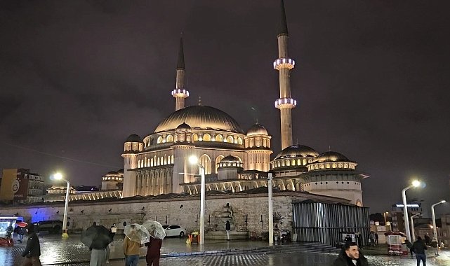 İstanbul'da Berat Kandili dualarla idrak edildi