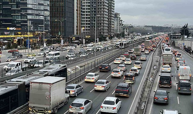 İstanbul'da trafik yoğunluğu yüzde 80'e ulaştı