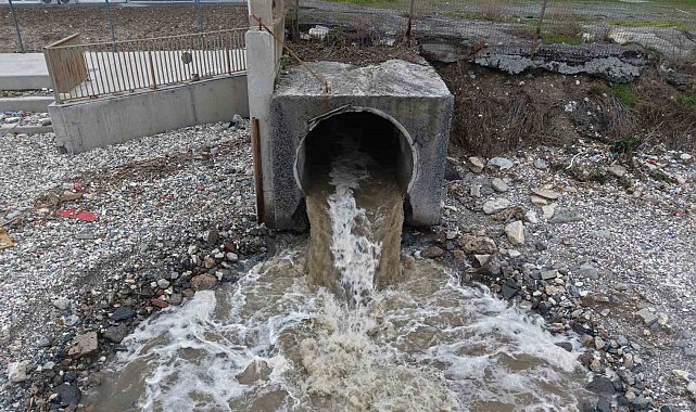 İstanbul'un atık suları Marmara Denizi'nin rengini değiştiriyor
